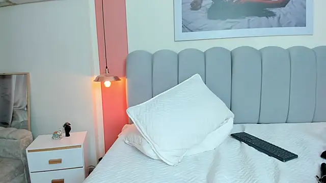 EmmaBoyd's cam snapshot