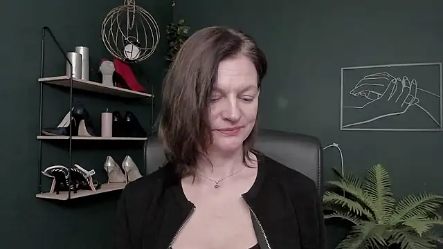 VivianWILD live sex cam