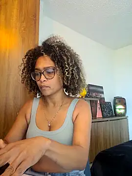 BiiancaEstradaa live sex cam