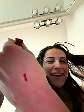 heyitsmadig's cam snapshot