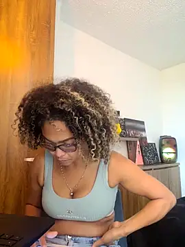 BiiancaEstradaa's cam snapshot