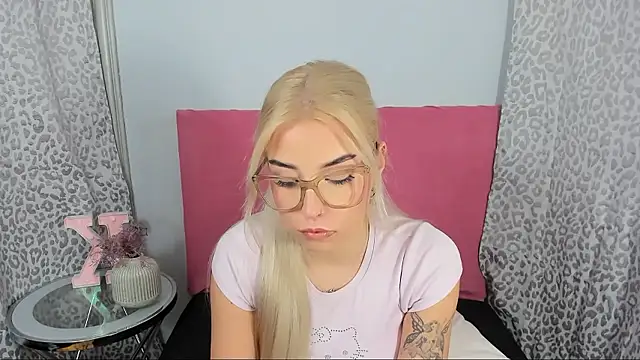 KristyHoney live sex cam