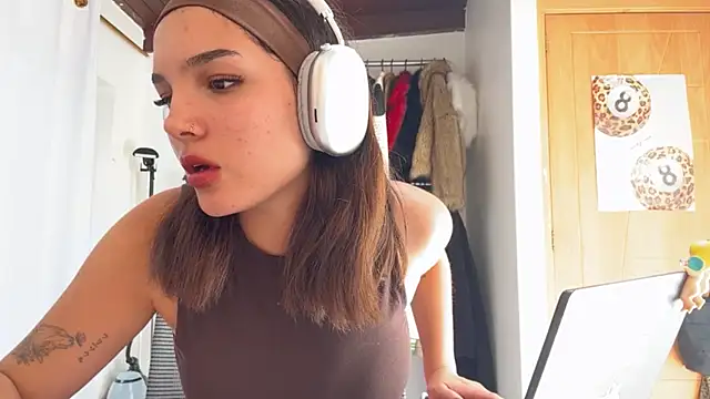 LubaLadeau's cam snapshot