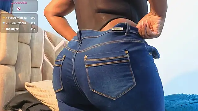 KloheCurvy live sex cam