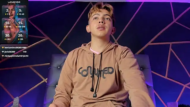 Lian_Miller1_'s cam snapshot