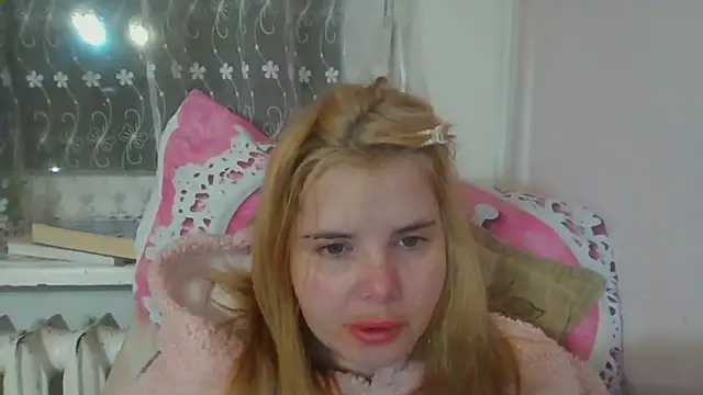 HornyElena's cam snapshot