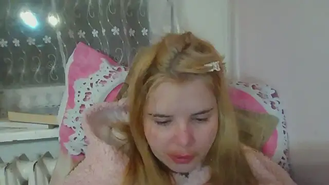 HornyElena's cam snapshot