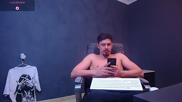 EnzoRace live sex cam