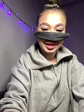 Mikki5P live sex cam