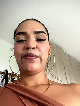 Sara-77 live sex cam