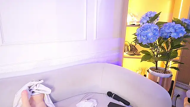 elasummer live sex cam