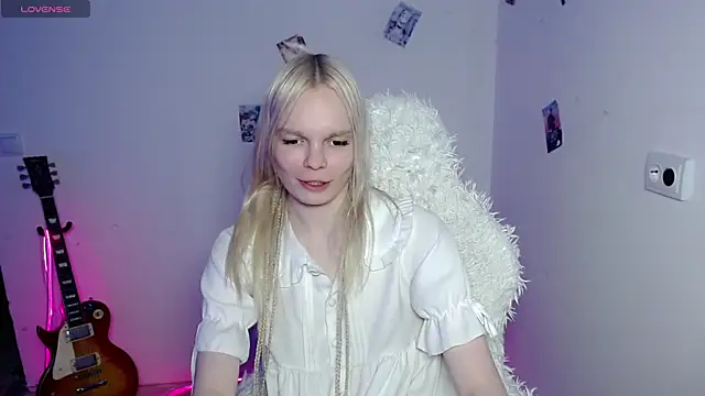 Emily_Nyaffee live sex cam