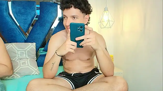 Zoe_And_Dylan_'s cam snapshot