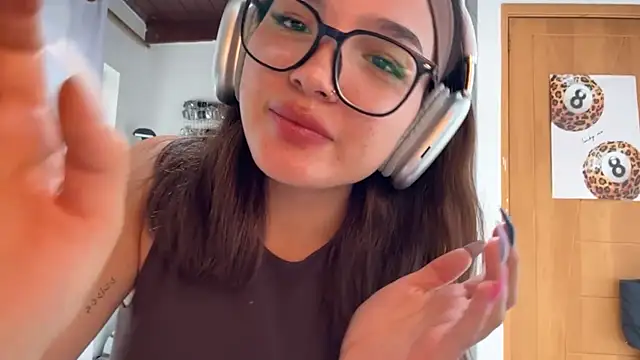 LubaLadeau's cam snapshot