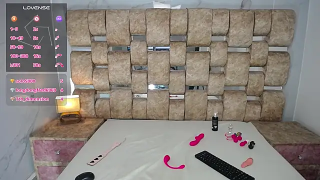 LucyyLeo live sex cam