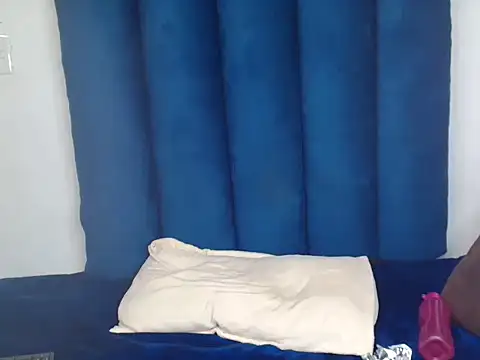 Ogle_'s cam snapshot