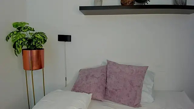 rossie_lanie_'s cam snapshot