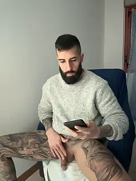 Gioeltoro89 live sex cam