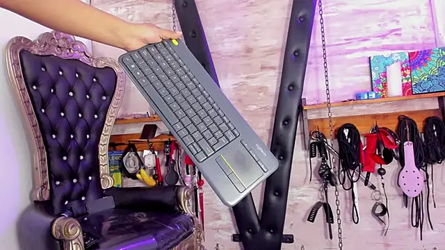 Madame_pain_ live sex cam