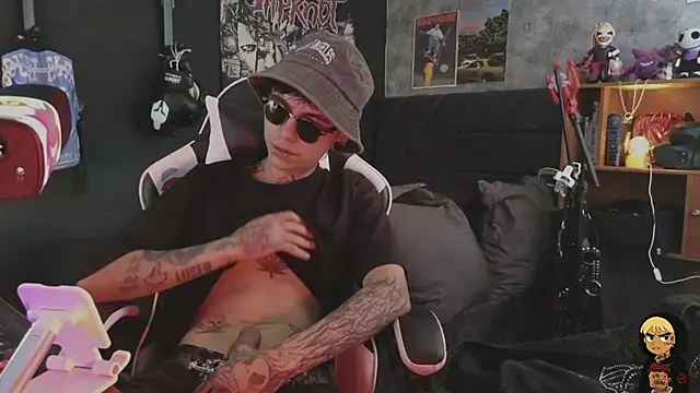 AcidMilo live sex cam