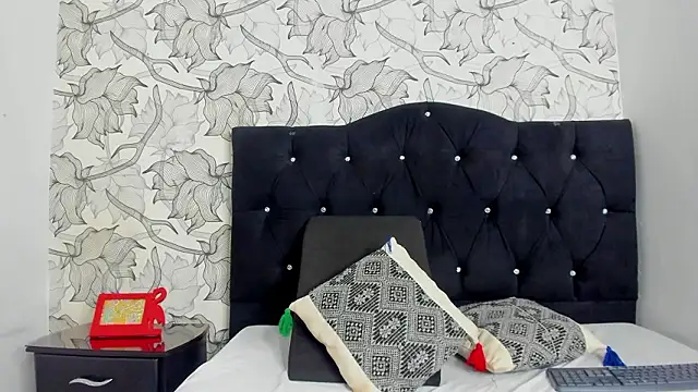 Keira_Lennox live sex cam