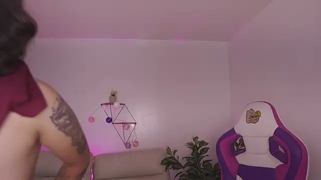 Enola_Holmes_ live sex cam