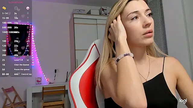 HotCarolineXO live sex cam