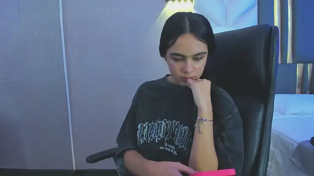 ChloeHarper_ live sex cam