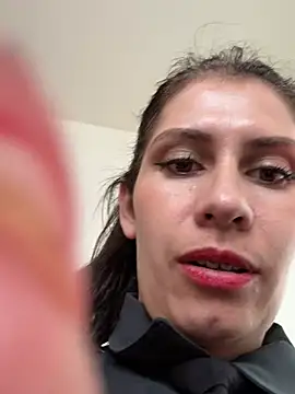 Alysson-- live sex cam