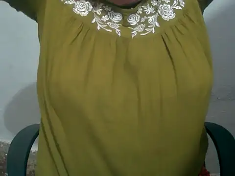 Saniya_K's cam snapshot