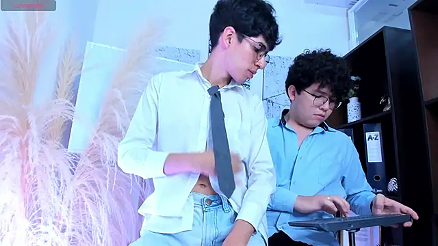 ian_and_austin's cam snapshot