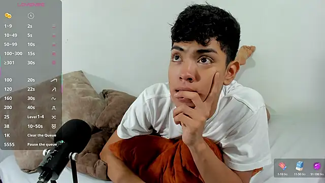 LoganTwink18 live sex cam