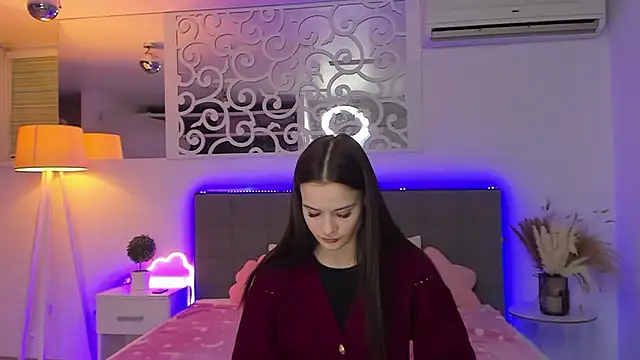 LuisaClover's cam snapshot