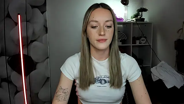 EvelynBlond's cam snapshot