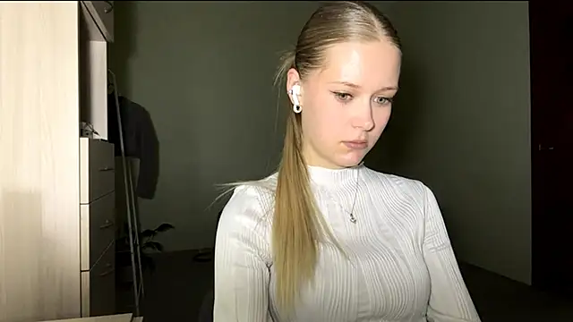 ZaidaSchwarten's cam snapshot