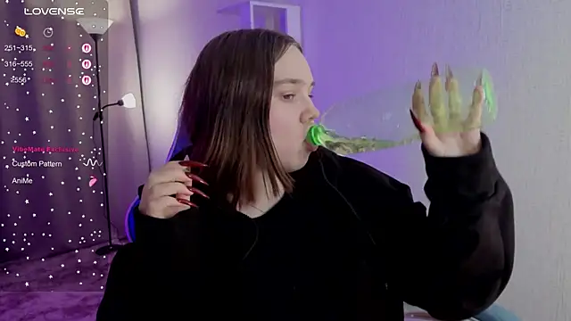 lunalyna's cam snapshot