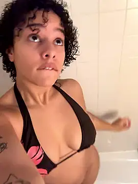 PrettyLittleProblem's cam snapshot