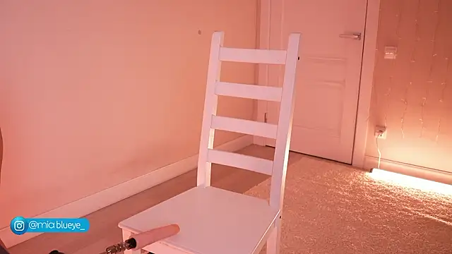 Miablueye live sex cam