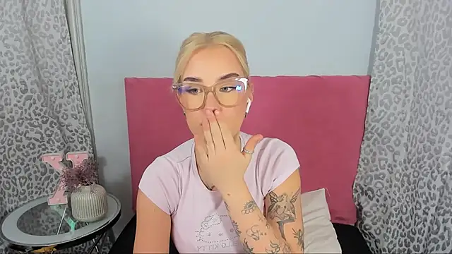 KristyHoney live sex cam