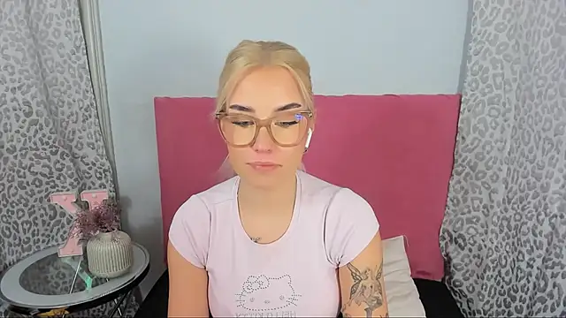 KristyHoney live sex cam