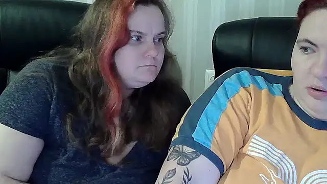 HollyXXEva's cam snapshot