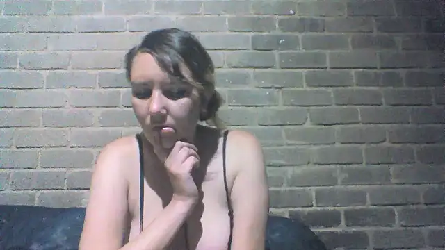 EksJouneMwah live sex cam