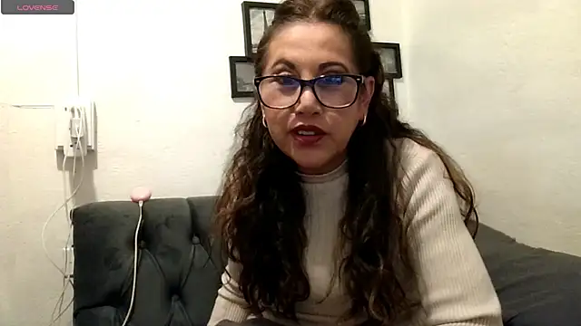 MirandaLatinaLovely's cam snapshot