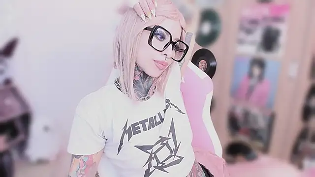 NikkiRamone live sex cam