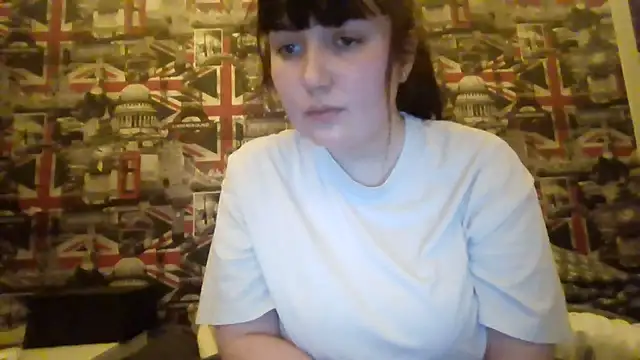 Lynylou live sex cam