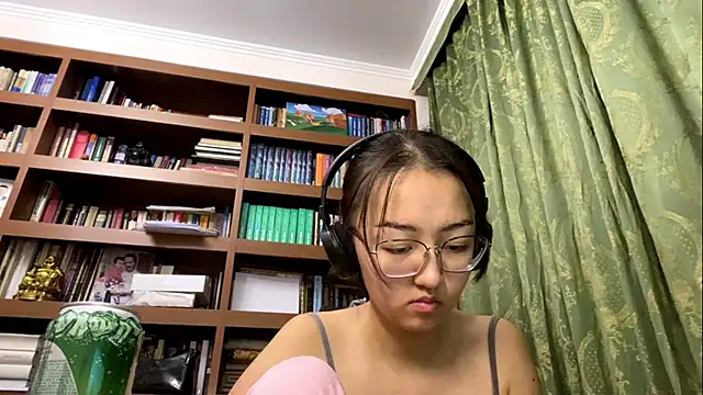 LinaClous live sex cam