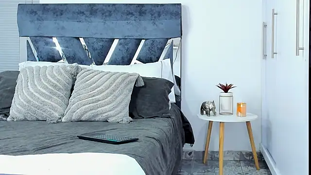 Zack_Froone live sex cam