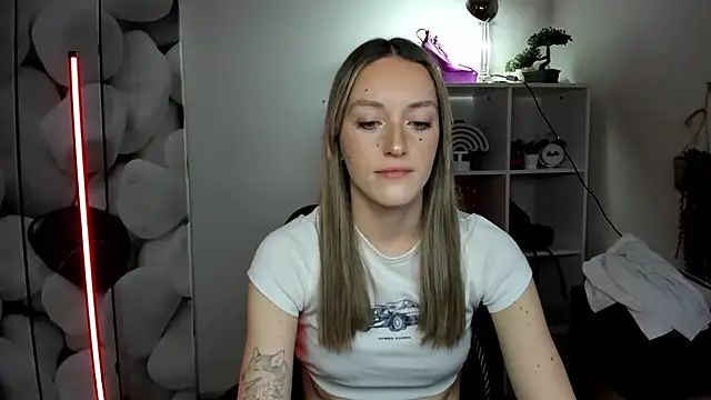 EvelynBlond's cam snapshot