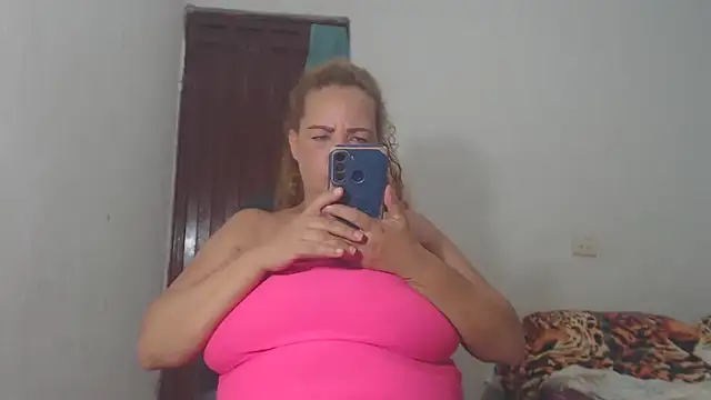 BustyAmanda live sex cam