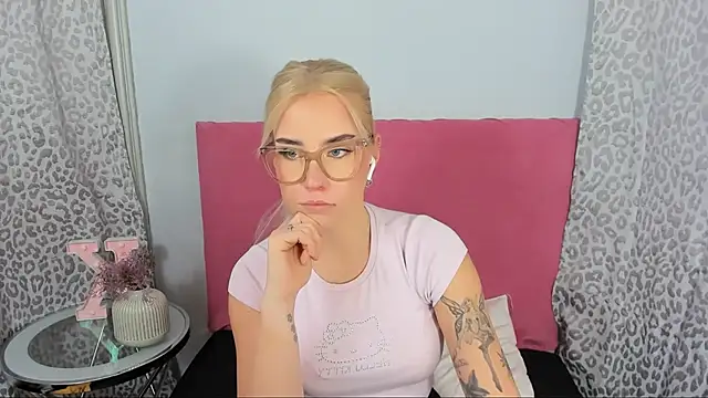 KristyHoney's cam snapshot